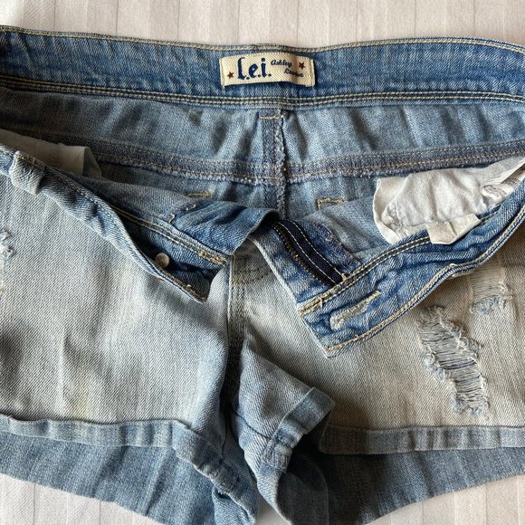 L.e.i Denim Shorts - Picture 2 of 5